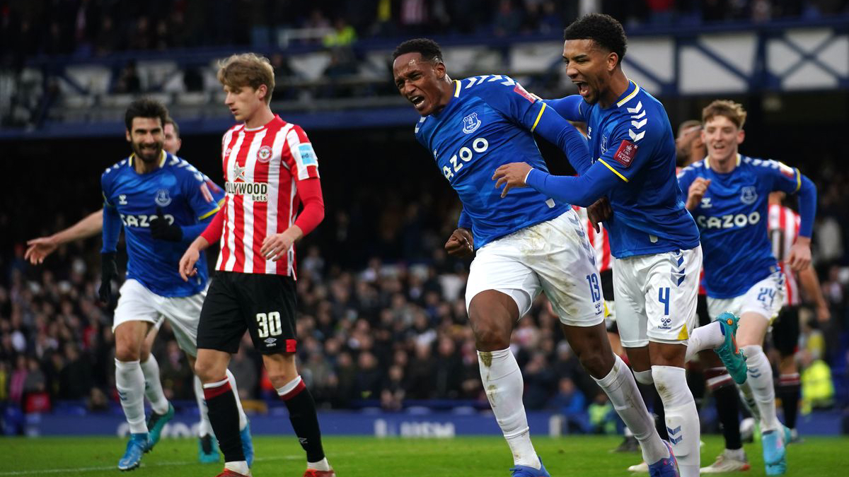 PRONOSTICI CALCIO EVERTON-LEEDS: NOBILI DECADUTE A CONFRONTO